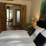 Im Zentrum Wohnen, Ruhe Geniessen